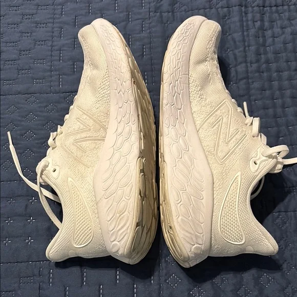 New Balance 1080 v12 - Picture 2 of 5